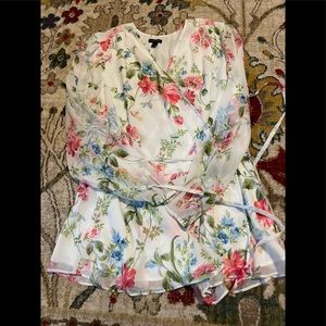 Gorgeous classy ANN TAYLOR sz 14 tall floral blouse shirt top. Worn only once